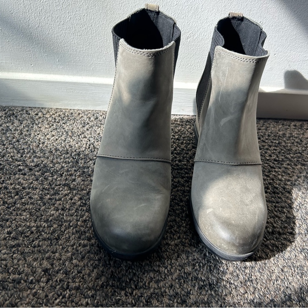 Ankle boots, lightly worn Sorels size 9
